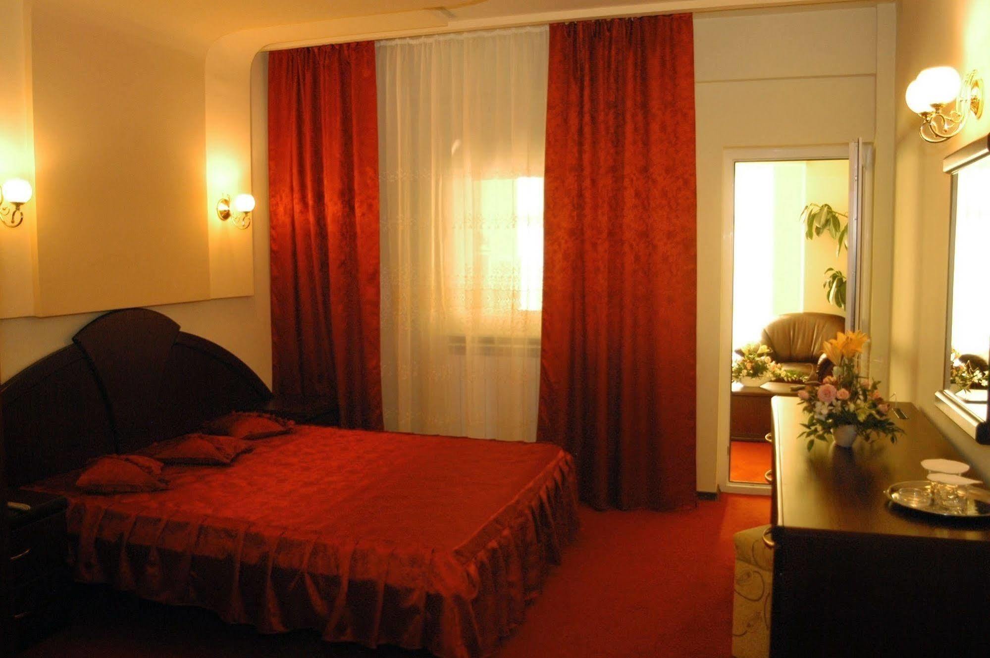Hotel Regat Pitesti Ngoại thất bức ảnh