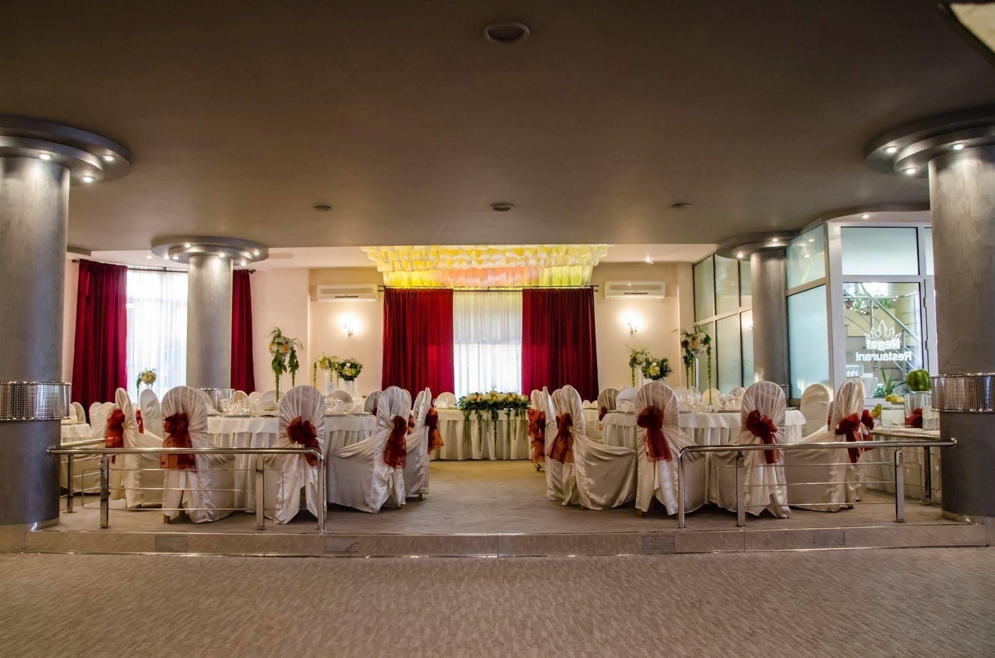 Hotel Regat Pitesti Ngoại thất bức ảnh