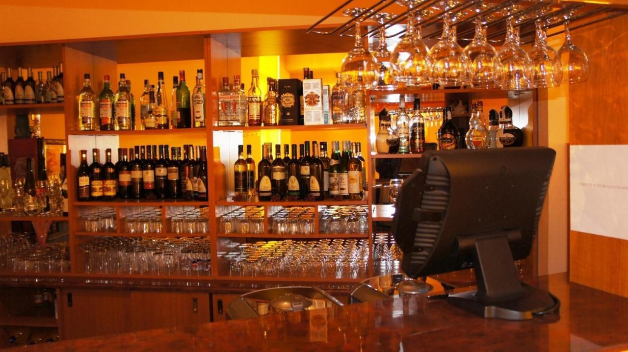 Hotel Regat Pitesti Ngoại thất bức ảnh